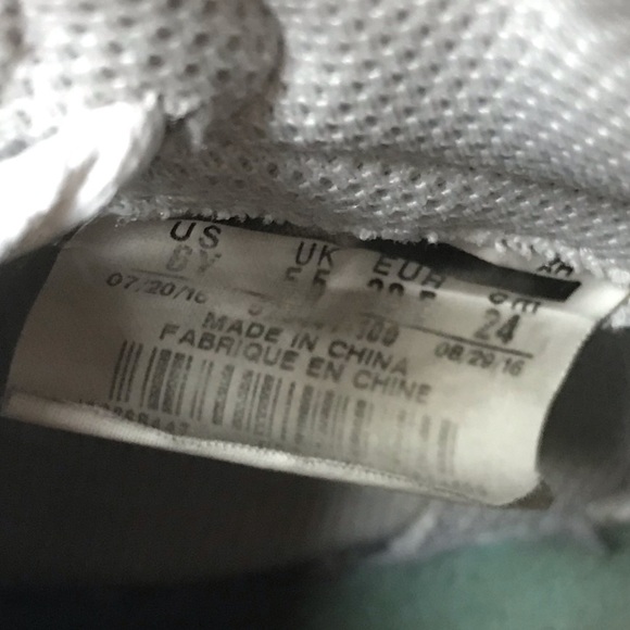 Air Jordan 1 Retro High OG “White Perforated” Size 6Y - Picture 8 of 10